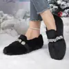 Colección nueva 2026: Zapatos de algodón peludo para mujer, un artículo popular para el comercio electrónico transfronterizo, con suela cómoda y plana, diseño fácil de poner y disponibles en tallas grandes.