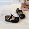 Sapatos de Couro para Meninas Pequenas 2026 Primavera/Outono Novos Estilo Britânico Infantil Sapatilhas Pretas para Crianças Maiores Acabamento em Renda Sapatos de Princesa