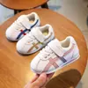Zapatos Casuales para Bebés y Niñas Pequeñas 2026 Primavera y Otoño Nuevos Zapatos para Caminar de Suela Suave Zapatos de Forrest Gump para Niñas Zapatos para Caminar para Niñas