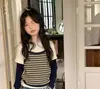 Camiseta Falsa de Duas Peças Listrada para Meninas 2026 Jeans com Estampa de Cachorro Lenço Quadrado Estiloso Outono e Primavera Calças de Pernas Largas