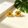 Pendientes Minimalistas de Trébol de Cuatro Hojas Cepillados con Diamantes para Mujer, Oro Arena Vietnamita de Lujo Ligero Versátiles No Desgastables para el Día a Día