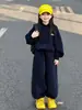 Conjunto de Moletom Esportivo de Outono e Calça de Moletom para Meninas, Roupa de Lã Infantil, Novo Conjunto de Duas Peças de Outono e Inverno para Menininhas 2025