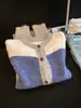 Abrigo suéter de rayas de bloques de color estilo casual, nueva moda de otoño, holgado y adelgazante, cuello redondo, cárdigan de punto de un solo botón