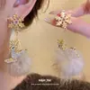 Brincos Pingente de Floco de Neve com Pom-Pom Cravejados de Diamantes Agulha de Prata 2025 Novos Brincos Populares Nicho Elegantes de Alta Qualidade para Mulheres