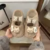 Pantuflas de algodón con suela gruesa, 2026 invierno súper ventas, lindas pantuflas de dibujos animados peludas para mujer, adecuadas para usar al aire libre, de punta cerrada, cómodas y cálidas