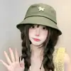 Sombrero de pescador con logo de poni para mujer, primavera y verano, estilo japonés, sombrero de cubo de ala ancha para el sol, versátil para estudiantes, hace que la cara parezca más pequeña, sombrero de protección solar