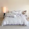 Novo estilo simples espessado outono e inverno jacquard em relevo veludo de leite pelo de coelho conjunto de quatro peças para dormitórios estudantis, conjunto de três peças