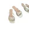 Versión en Stock de las Zapatillas Slip-On Dulces y de Moda con Lazo para Mujer, con un Diseño Estilo Chanel de Tacón Grueso, Adecuadas para Usar en Exteriores