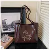Venta al por mayor transfronteriza de modelos nuevos de bolsos tote simples y de moda para mujer, bolsos de hombro casuales de gran capacidad para el día a día, lindos bolsos de axila
