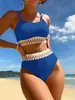 Conjunto de Biquíni de Duas Peças com Suspensório Dividido em Tecido Especial Estilo Europeu e Americano 2023 Traje de Banho Multicolorido Biquíni Sexy Feminino Exterior