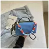 Venta al por mayor transfronteriza de bolsos pequeños de tela de mano casuales simples para exteriores, bolsos cuadrados de nicho con bloques de color para commuting, bolsos de hombro y cruzados