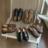 Sapatos Femininos Estilo College Retrô Outono 2025 Slip-On Bico Redondo Salto Baixo Cor Leopardo Mocassins Mais Fáceis de Combinar Sapatos Pequenos de Couro