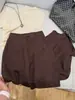 Los populares pantalones de pierna ancha de Tencel y lino para mujer de este año son fluidos, estilizan, cubren las caderas, de corte holgado, casuales, adecuados para ir al trabajo y favorecedores para el verano