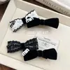 Pinza para el pelo con lazo de pedrería estilo Chanel Arco del Triunfo, Pinza lateral con letra, Pinza para flequillo, Accesorios para el cabello al por mayor