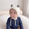 Chapéu de bebê para primavera e outono, fofo e super adorável, chapéu com proteção para as orelhas estilo coreano, touca protetora para fontanela de bebê, chapéu à prova de vento para sair, moderno