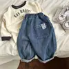Calça jeans infantil primavera e outono, novos estilos para meninos e meninas, calças largas, calças harém versáteis para bebês, jeans soltos
