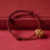 Pulseira de Fio Vermelho Cesta de Pêssego para Homens e Mulheres em Seu Ano Zodiacal, Escultura em Madeira de Pessegueiro, Pulseira Estilo Chinês, Atrai Riqueza e Vira Fortuna, Estilo Casal