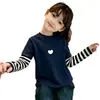 Camiseta Manga Longa Infantil 2026 Novo Estilo Infantil Primavera e Outono Estilo Desenho Coreano Roupa Camada Base Falso Duas Peças Algodão Puro T