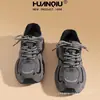 Zapatos Globales para Papá Hombres Transpirables de Moda Primavera Calle Gama Alta Suela Gruesa Casual Moda Gris Versátiles Zapatos Deportivos