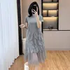 Vestido T-shirt de Malha Patchwork Novo Tamanho Grande Primavera/Verão 2026 em Cinza com Manga Curta e Ombro Normal para Mulheres