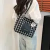 Moda Primavera 2025 Nuevo Bolso Tote para Mujer Moda Versátil Trendy Estilo Occidental Estudiante Gran Capacidad Bolso de Hombro