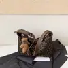 Estilo perezoso bolso pequeño plisado estampado de leopardo para mujer 2026 nuevo bolso de mano retro otoño e invierno sensación de alta gama bolso cruzado con correa ancha
