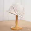 Sombrero de pescador vintage de estilo japonés con pliegues, de nicho, de alta gama para mujer, adecuado para primavera y otoño, con un ala pequeña para protección solar y un efecto adelgazante para la cara