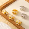 Anillo de pentágono con costuras incrustado de diamantes, estilo chic europeo y americano, venta caliente, diseño de nicho de lujo ligero, joyería chapada en acero de titanio con oro de 18 quilates