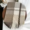 Bufanda de Cachemir Sintético para Mujer, Estilo Coreano de Moda Cuadros, Estilo Celebridad de Internet, Versátil Bufanda Cálida para Estudiantes, Borlas Largas Colgando sobre los Hombros