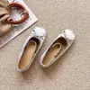Sapatilhas de Ballet com Strass Francês para Mulheres 2026 Verão Novo Estilo Laço de Cetim com Aumento Interno de 5cm Sapatos Mary Jane