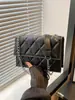 Bolso de Cadena de Color Contrastante Rombo de Moda para Mujer 2025 Elegante Texturizado para el Trabajo al Hombro Cruzado Debajo del Brazo Pequeño Cuadrado Bolso de Mujer