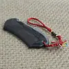 Venta al por mayor de fábrica y hermoso peine de masaje de cuerno peine de cuerno creativo portátil pequeño nudo chino con forma de pez peine de cuerno de búfalo
