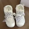 Fornecimento Direto da Fábrica Tênis Respiráveis Estilo Ballet 2026 Novos Sapatos Femininos Primavera/Verão Tênis Casuais Brancos de Malha