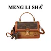 Bolso cuadrado pequeño bordado de estilo chino nuevo, nuevo diseño de nicho de verano, bolso de hombro y cruzado, bolso de mano versátil y moderno para el trabajo