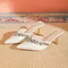 Sandálias Bonitas para Uso Externo Primavera e Verão 2025 Novo Estilo Bico Fino Strass Salto Agulha Elegante Sapatos de Salto Alto Meias-Pantufas Femininas