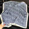 Pañuelo Cuadrado Pequeño de Cashew Azul Marino Estampado Primavera y Verano Pañuelo Pequeño de Moda Decorativo Protector Solar Versátil Elegante Pañuelo de Seda