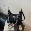 Bolsa pequena acolchoada com corrente versátil para primavera-verão, modelo novo 2026, bolsa de ombro estilo bolinho, bolsa transversal estilosa e elegante