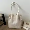 Bolsa de Palha Tecida Grande Capacidade Feminina Nova Moda Primavera/Verão 2026 Bolsa de Ombro Único para Sobrancelha Versátil para o Dia a Dia Bolsa Tote de Palha