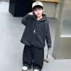 Conjunto de Sudadera de Otoño para Niños 2026 Nuevo Atuendo Elegante y de Moda para Niños de 3-4 Años, Conjunto de Tres Piezas de Ropa Infantil de Moda