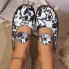 Zapatillas deportivas slip-on gruesas bordadas de comercio exterior 2026, zapatillas bajas para mujer, nuevo estilo étnico, talla grande, suela suave
