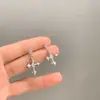 Estilo de Nicho, Gama Alta, Pendientes de Estilo Genial, Pequeños, Sencillos, Modernos y Versátiles, Pendientes de Cruz Retro Incrustados con Diamantes
