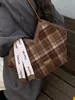 Bolsa para Travessia de Fronteira Feminina Tendência Outono e Inverno 2025 Nova Moda Bolsa de Ombro Xadrez Bolsa Tote de Grande Capacidade