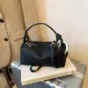 2026 Nuevo Bolso Boston Estilo Nicho con Patrón de Lichi, Bolso de Mano Versátil, Bolso Cruzado de Hombro Casual y Elegante para Mujer