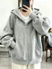 Chaqueta gris de mujer holgada, top casual estilo coreano de principios de otoño, sudadera con capucha, sudadera adelgazante para primavera y otoño