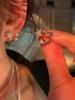 Aretes de mujer más vendidos 2025, nicho de alta gama, temperamento de lujo ligero, aretes de circonita, aretes de aguja de plata 925 al por mayor