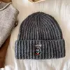 Chapéu de crochê de pinguim faz o rosto parecer menor, à prova de frio, quente, proteção para as orelhas chapéu frio para mulheres chapéu de tricô de inverno circunferência da cabeça grande fofo