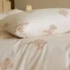 Conjunto de Quatro Peças Hajiemi de Algodão Puro Desenho Animado Ins, Conjunto de Três Peças de Roupa de Cama e Lençol de Elástico Estilo Dormitório Estudantil Menina Fofa, 100% Algodão
