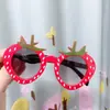 1569 Gafas de Sol para Niños con Forma de Fresa Dibujo Animado Coreano Multicolor Coloridas Gafas de Sol para Niños Espejo Infantil con Protección UV