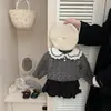 Suéter Tejido Floral Dulce para Bebé Niña para Primavera y Otoño, Elegante Suéter con Cuello de Muñeca de Encaje, Prenda Base para Bebé