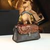 Bolso de Silla Floral en Relieve, Piel Genuina, Nuevo 2026 Bolso Cruzado Grande de Capacidad Vintage, Estilo Étnico, Bolso Pequeño Elegante